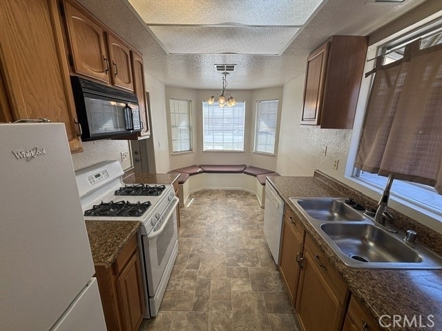 1013 Ivy St - Photo 2