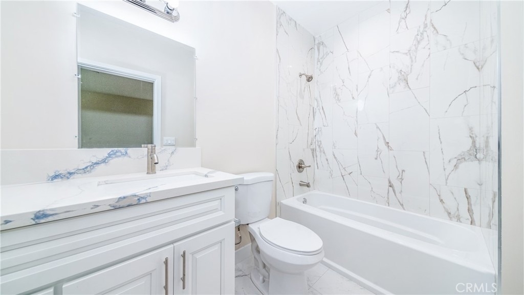 17158 Chatsworth Street - Photo 12