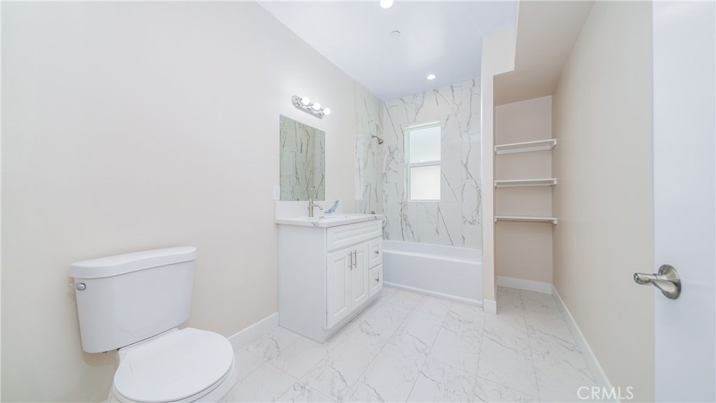 17158 Chatsworth Street - Photo 10