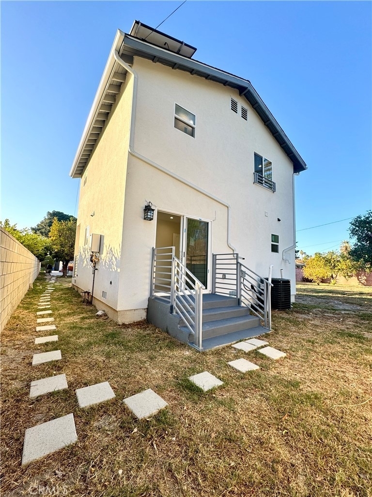 9318 Encino Ave - Photo 29