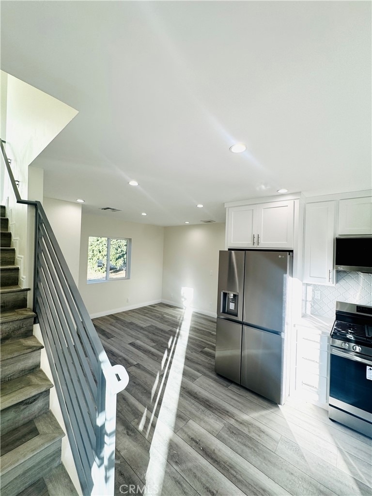 9318 Encino Ave - Photo 5