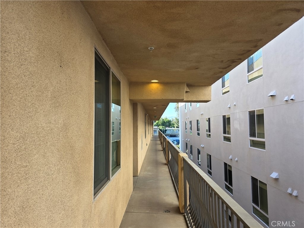 14618 Sylvan Street - Photo 11