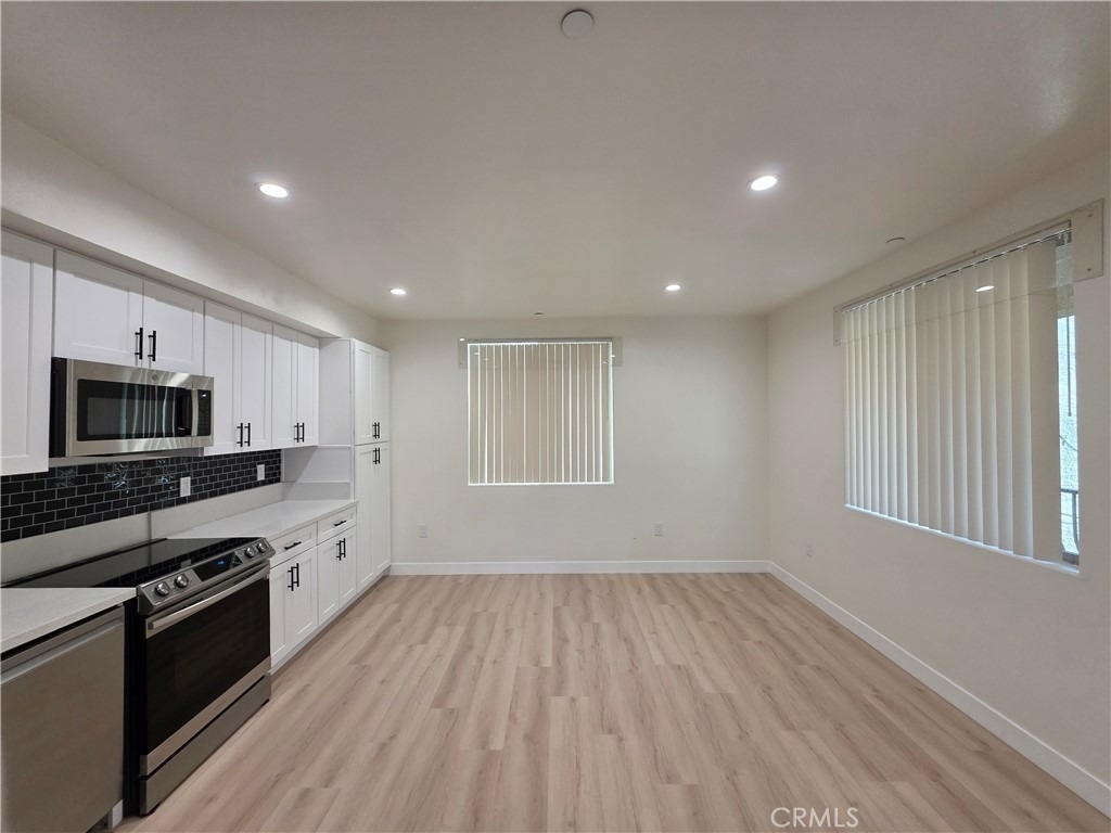 14618 Sylvan Street - Photo 2