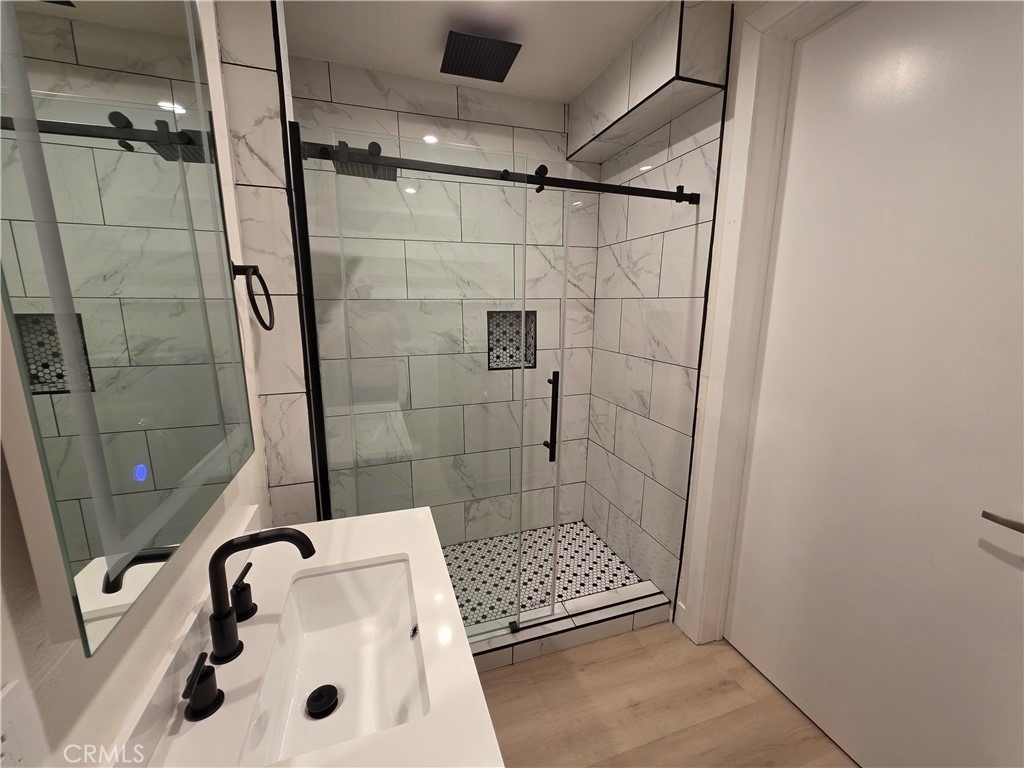 14618 Sylvan Street - Photo 6