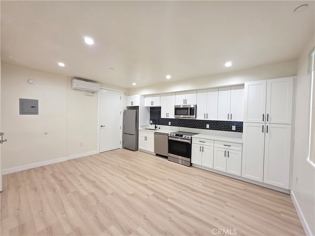 14618 Sylvan Street - Photo 0