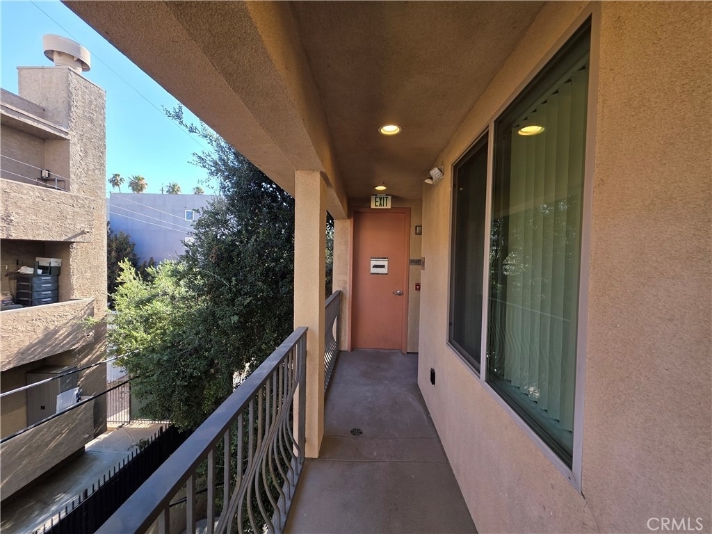 14618 Sylvan Street - Photo 10