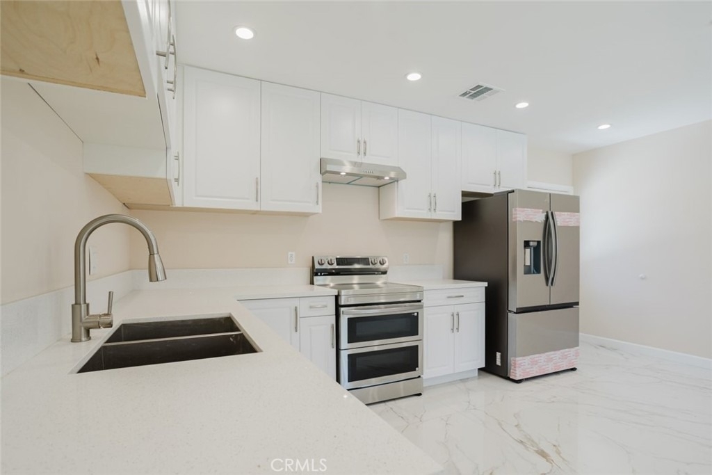 6550 Beeman Avenue - Photo 12
