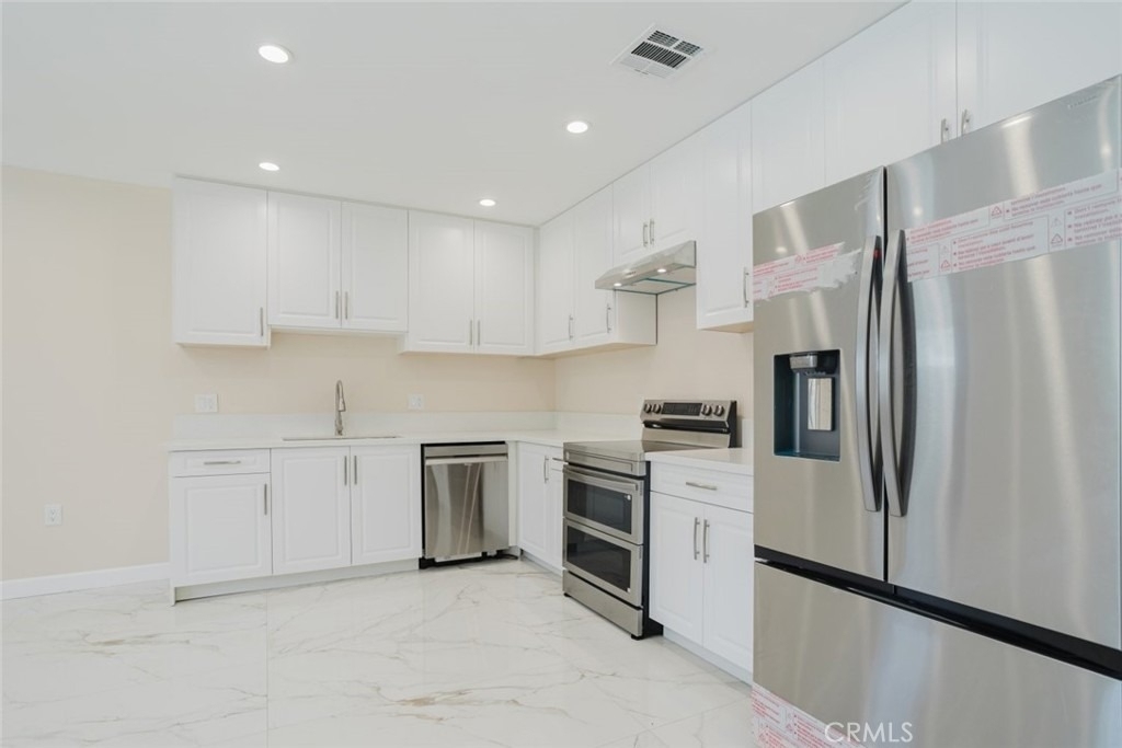 6550 Beeman Avenue - Photo 11