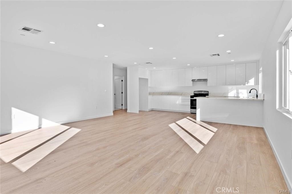 6842 Cedros Avenue - Photo 8