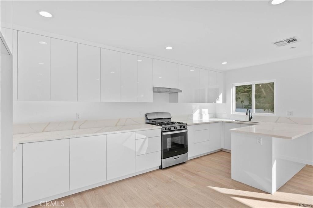 6842 Cedros Avenue - Photo 4