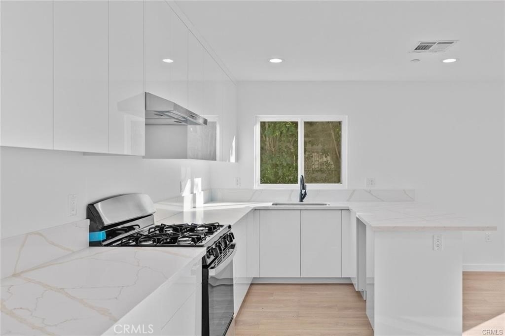 6842 Cedros Avenue - Photo 7