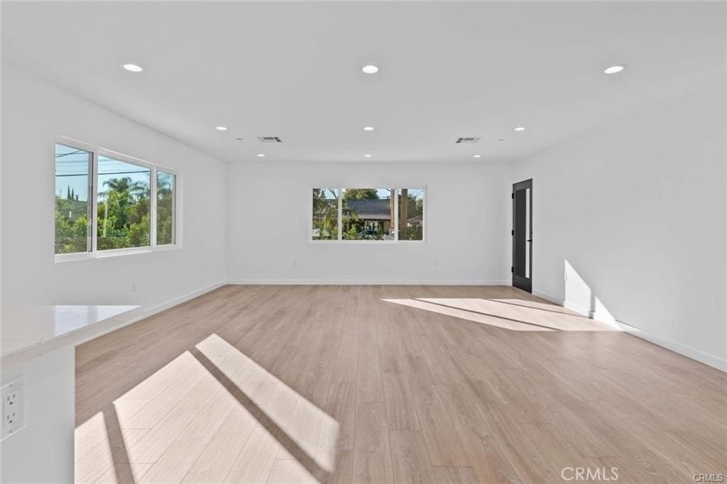 6842 Cedros Avenue - Photo 6