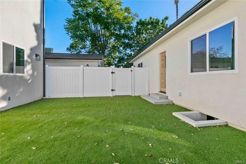 6842 Cedros Avenue - Photo 23