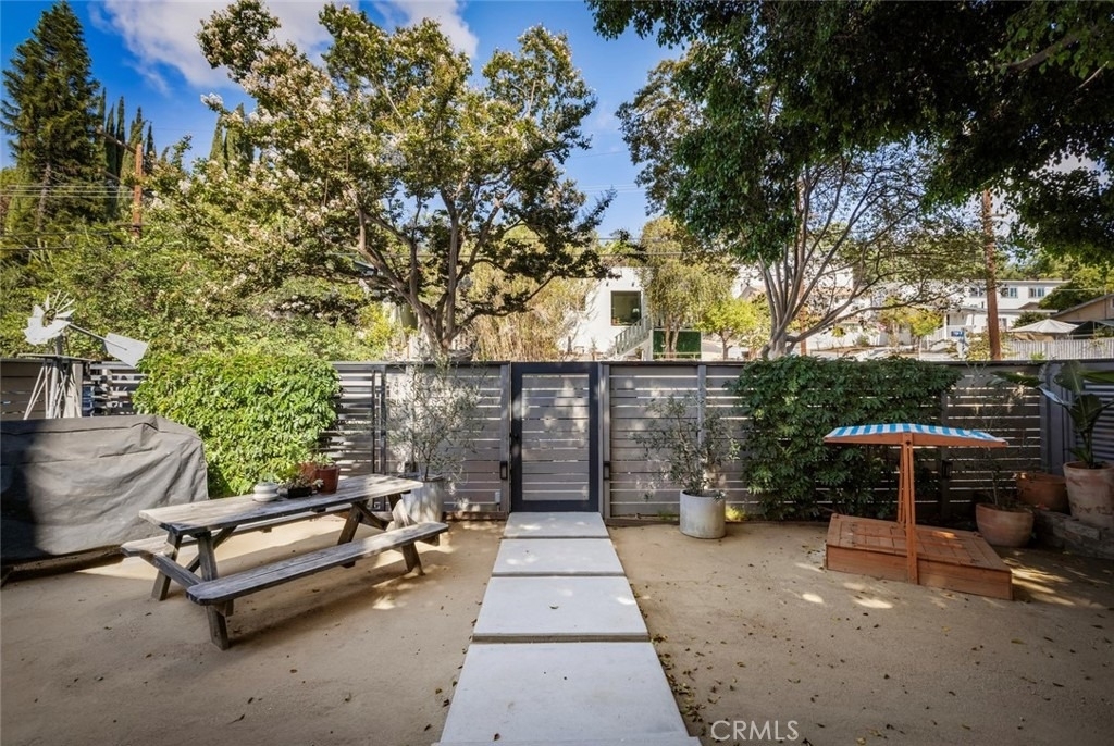 2304 W Avenue 31 - Photo 1