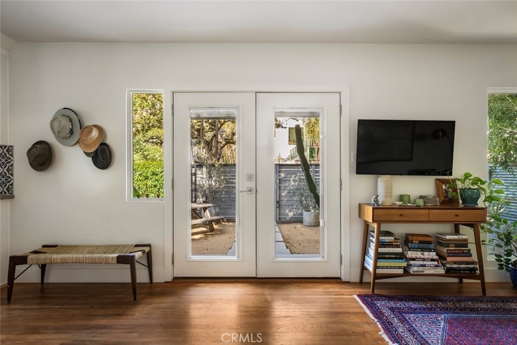 2304 W Avenue 31 - Photo 2