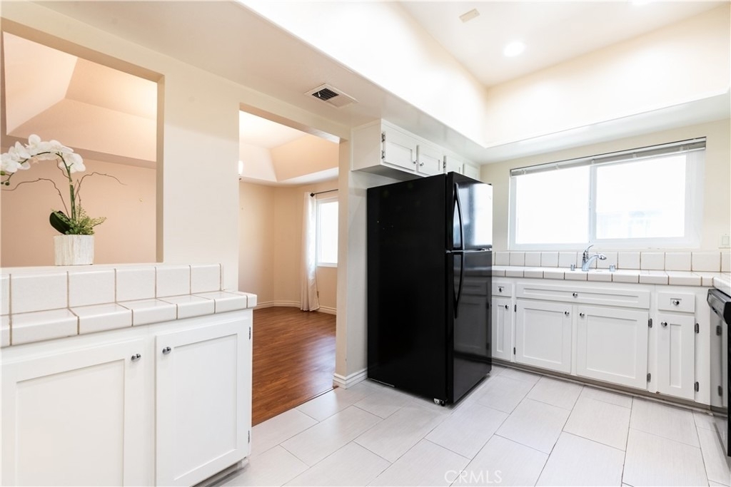 12416 Magnolia Boulevard - Photo 6