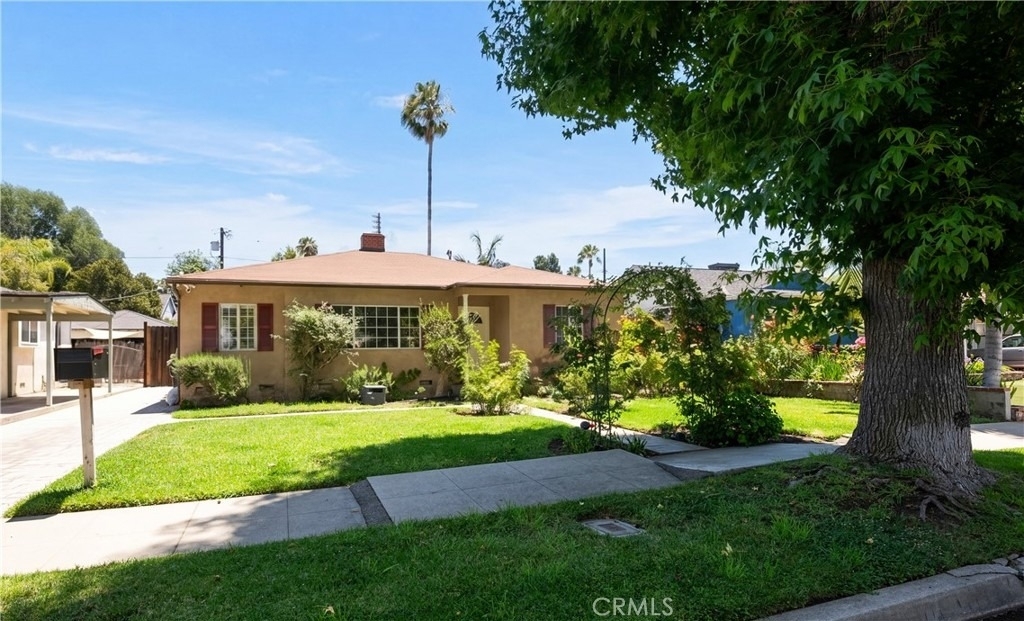 4722 Ventura Canyon - Photo 1