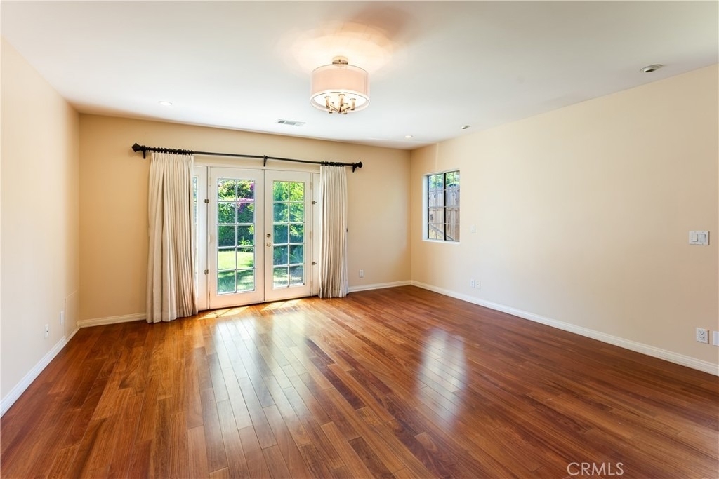 4722 Ventura Canyon - Photo 19