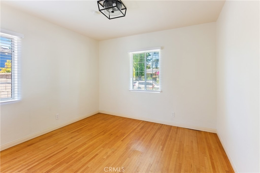4722 Ventura Canyon - Photo 31