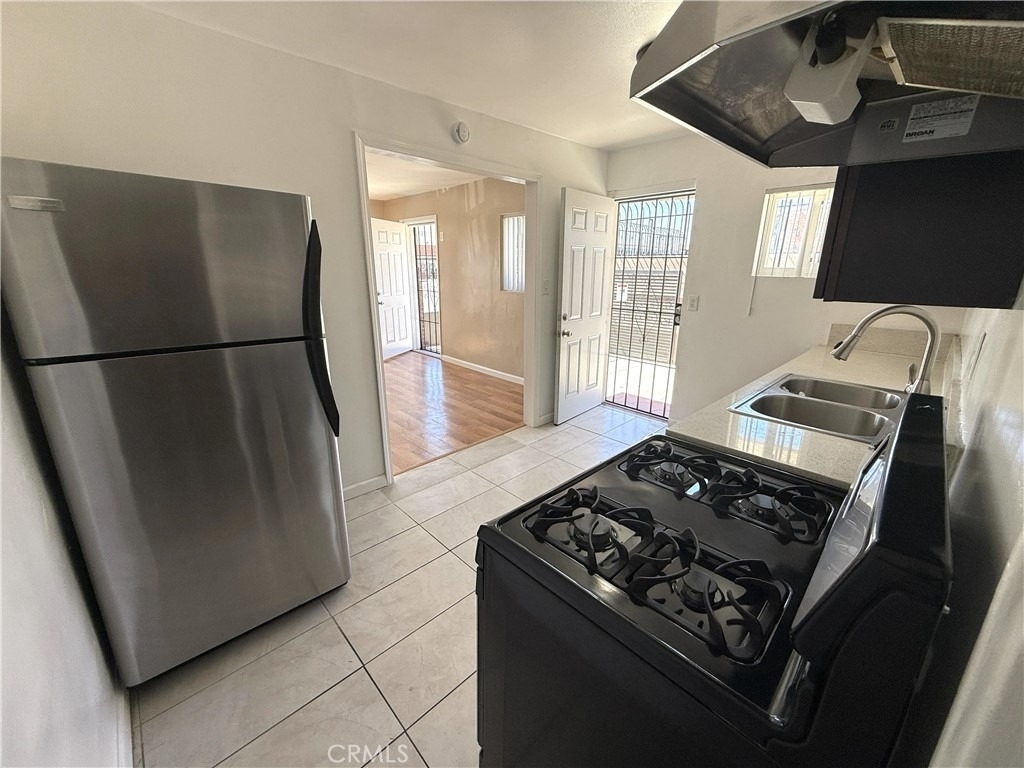 12924 Prairie Avenue - Photo 7