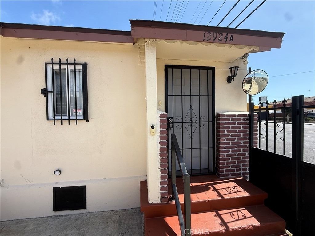 12924 Prairie Avenue - Photo 2