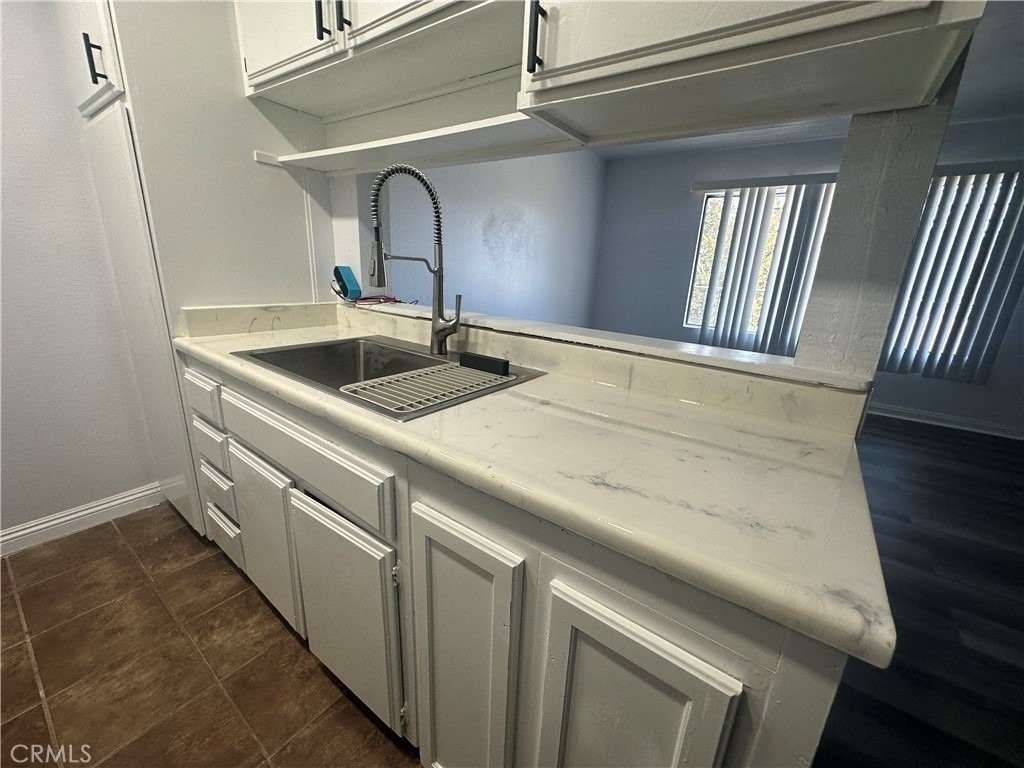 1735 E Washington - Photo 4