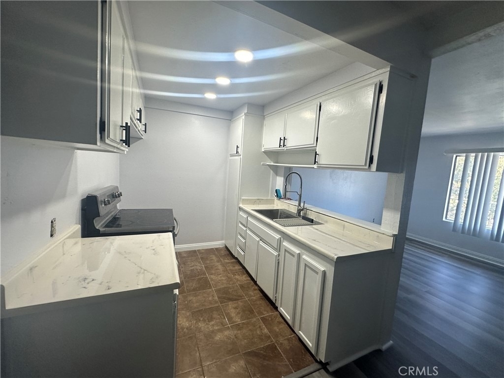 1735 E Washington - Photo 3