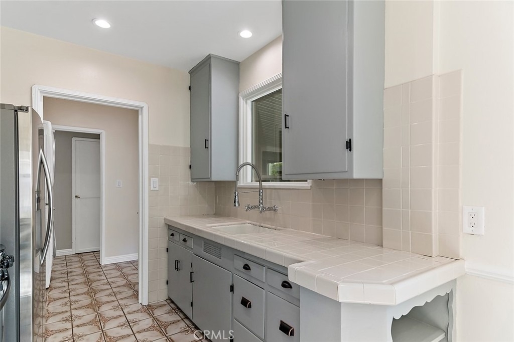 348 W Spazier Avenue - Photo 2