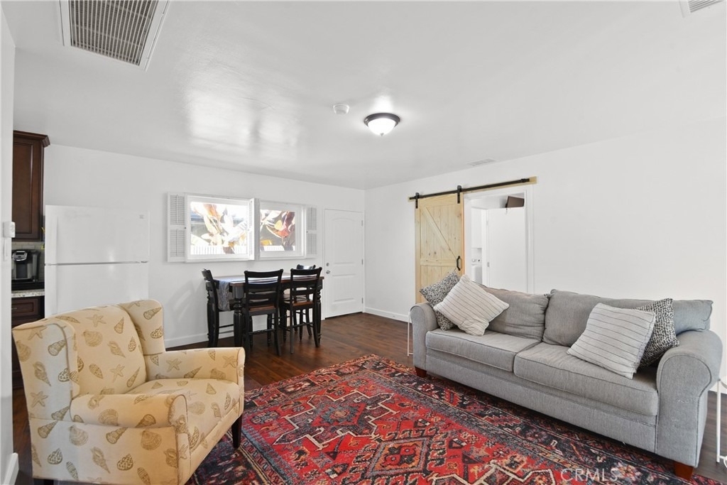 642 W Terrylynn Place - Photo 4