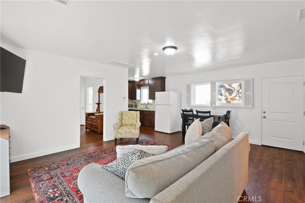 642 W Terrylynn Place - Photo 3