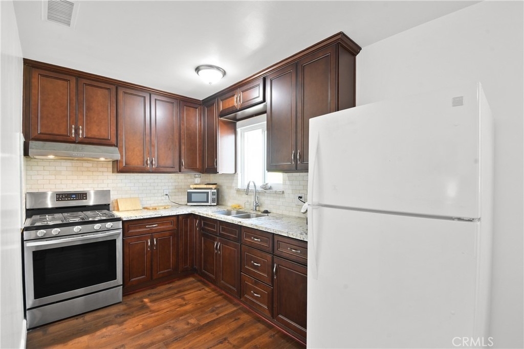 642 W Terrylynn Place - Photo 5