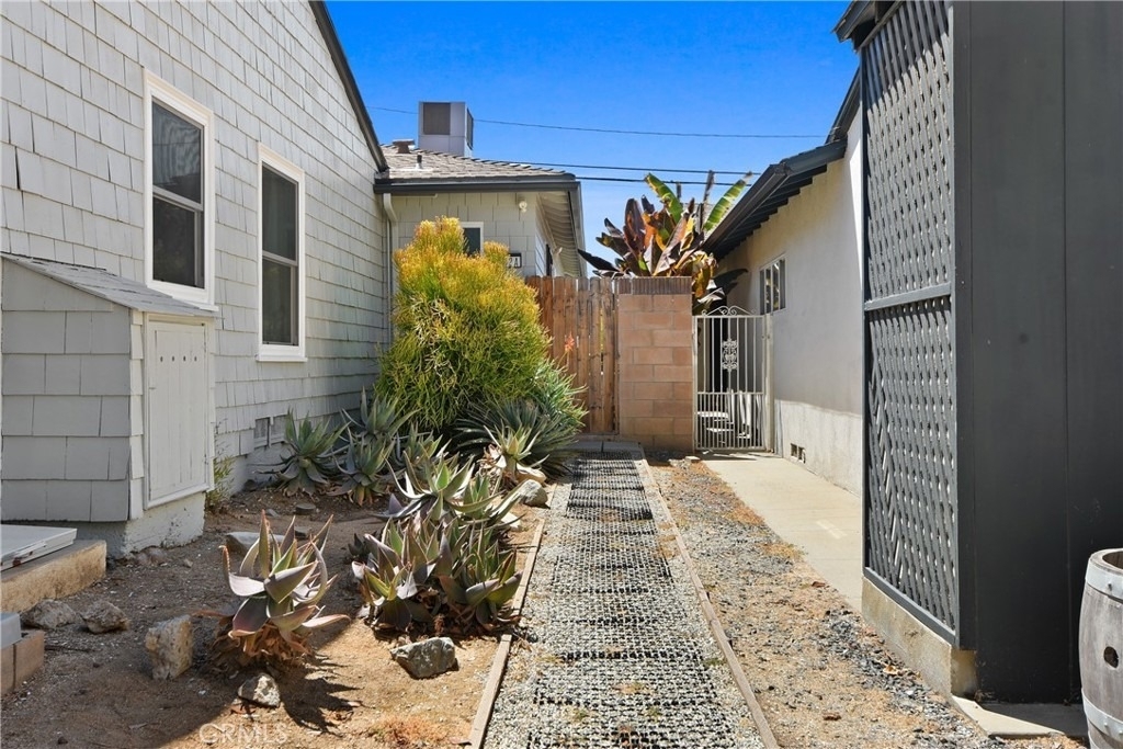 642 W Terrylynn Place - Photo 18