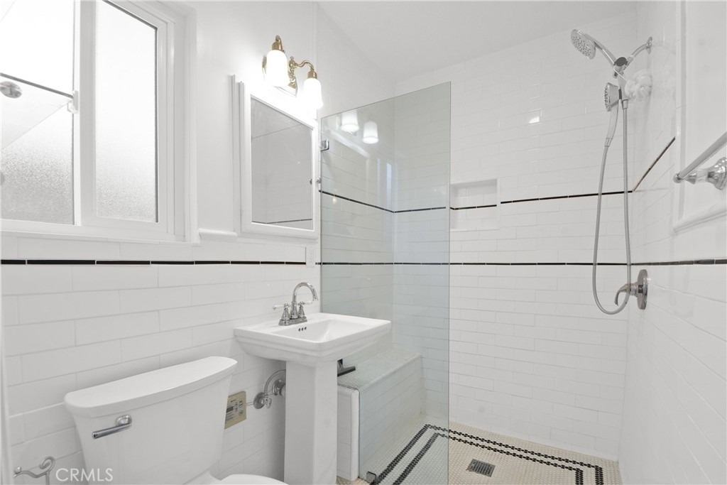 642 W Terrylynn Place - Photo 10
