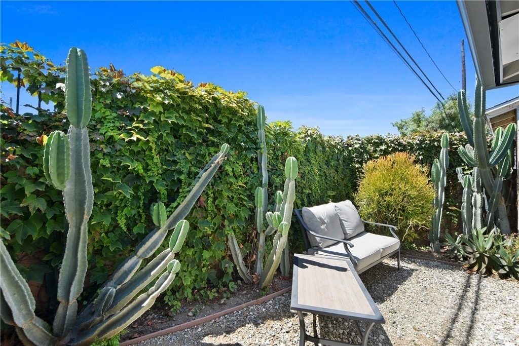 642 W Terrylynn Place - Photo 17