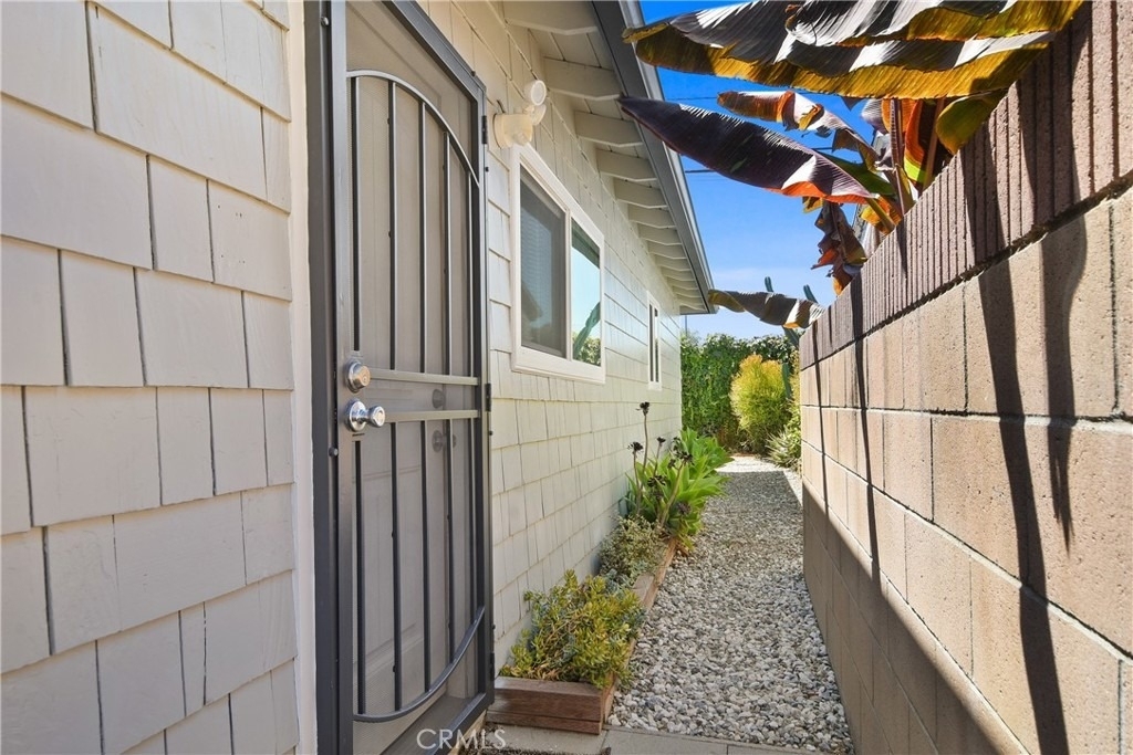 642 W Terrylynn Place - Photo 15