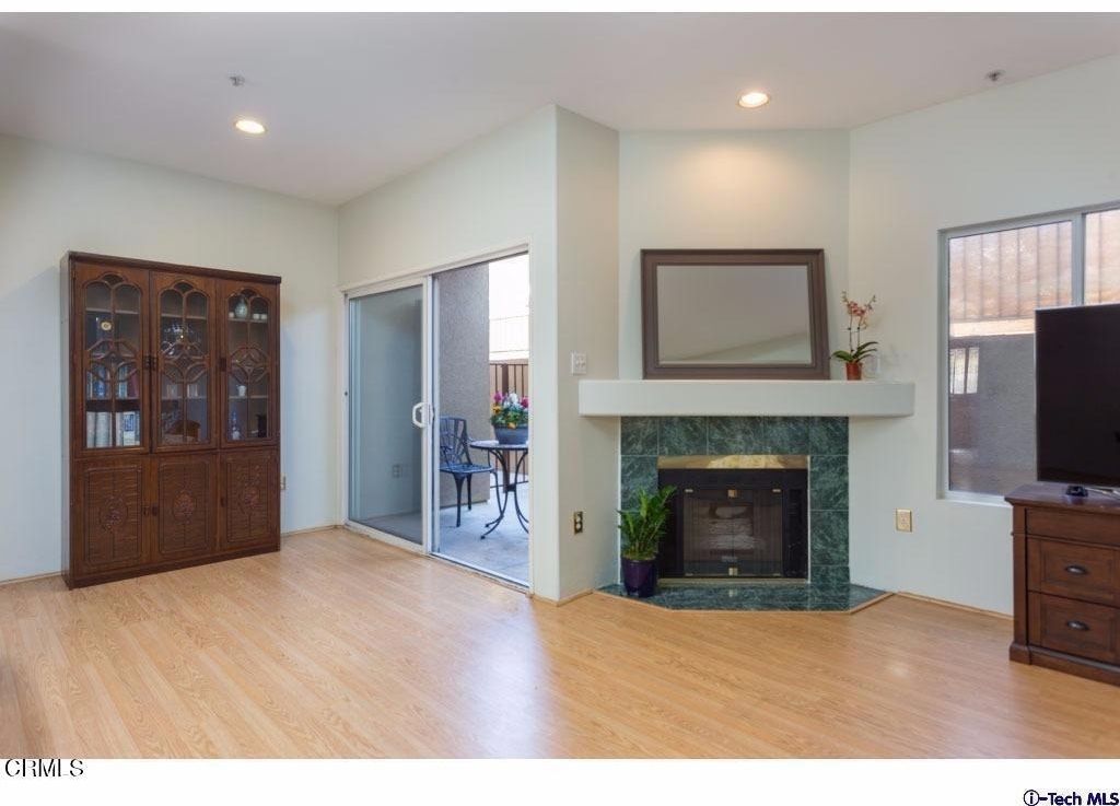 2469 Montrose Avenue - Photo 5