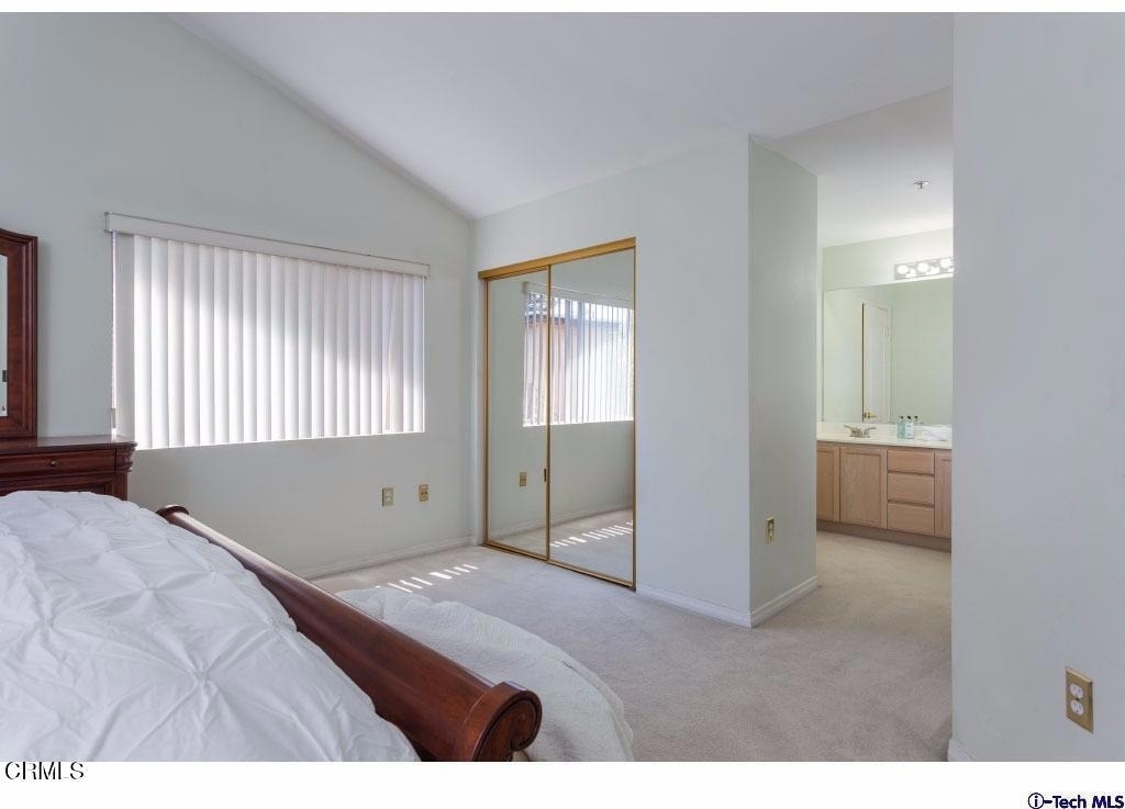 2469 Montrose Avenue - Photo 12