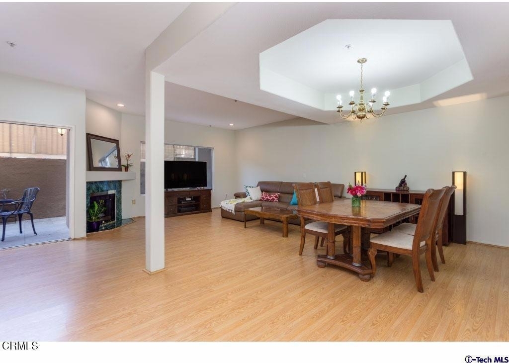 2469 Montrose Avenue - Photo 7