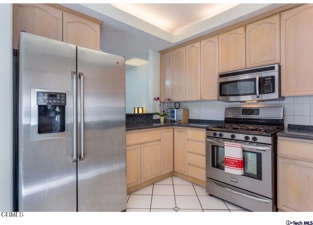 2469 Montrose Avenue - Photo 10