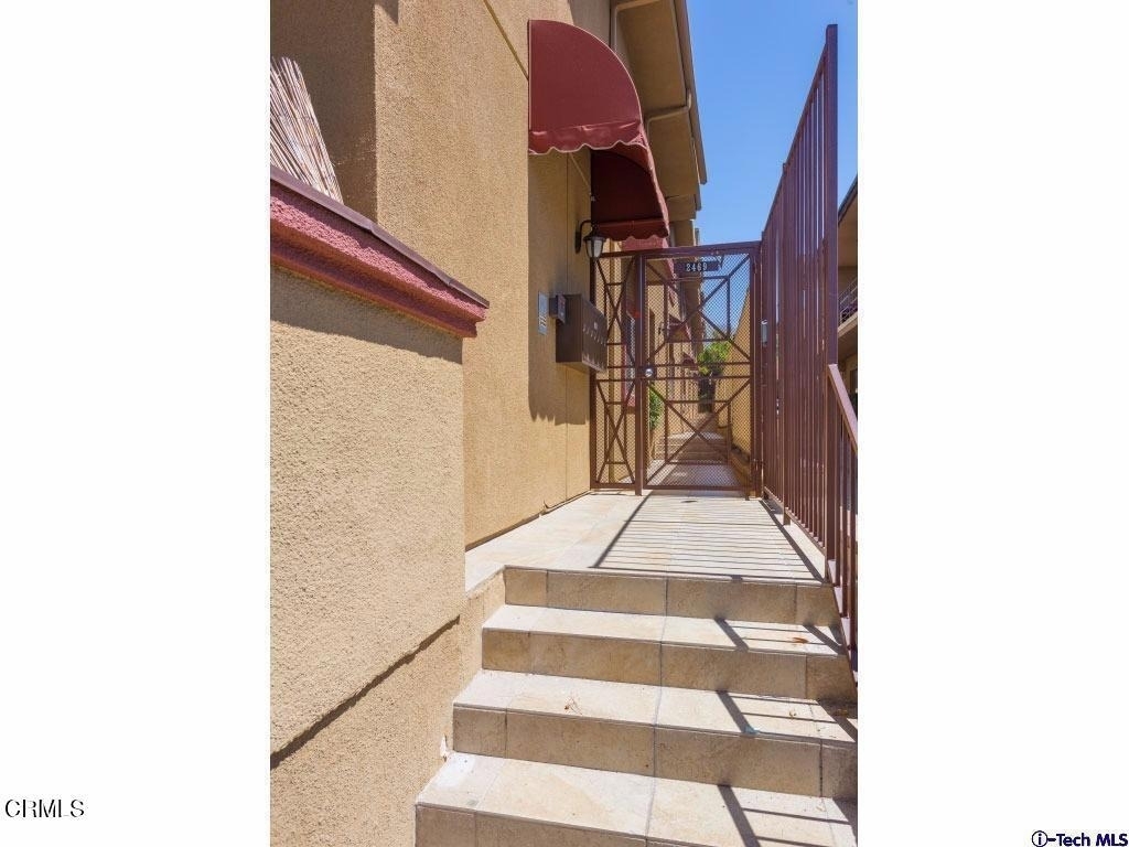 2469 Montrose Avenue - Photo 17