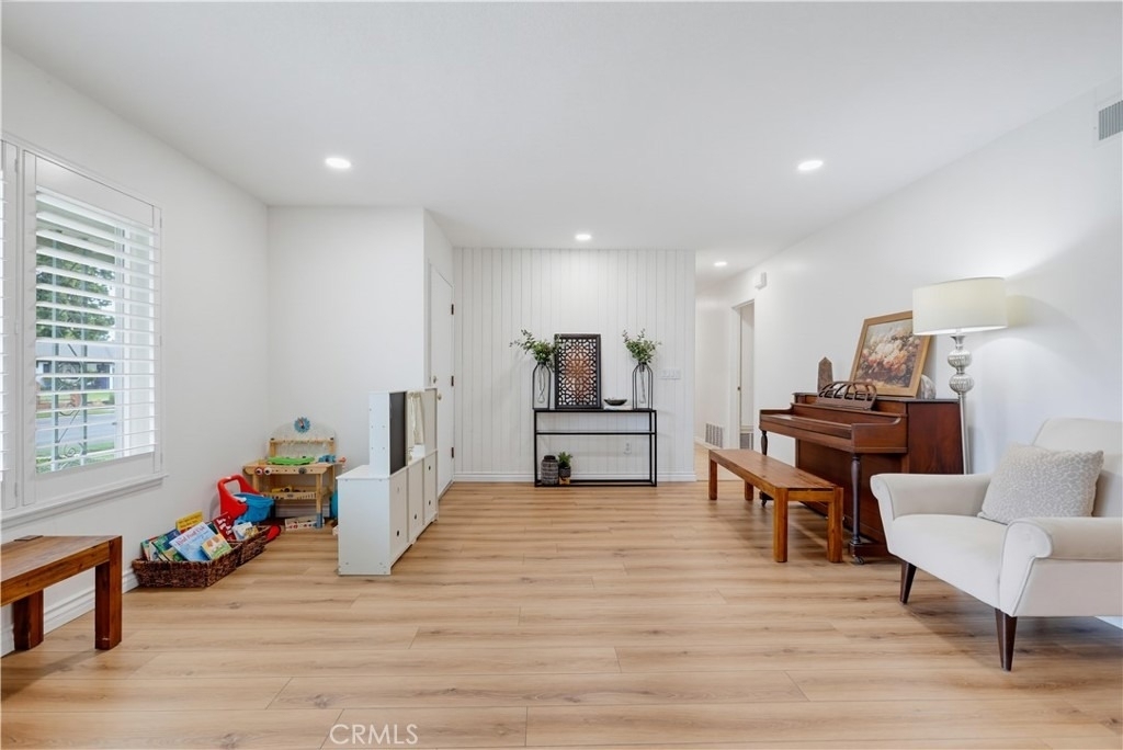 1537 Yellowstone - Photo 4