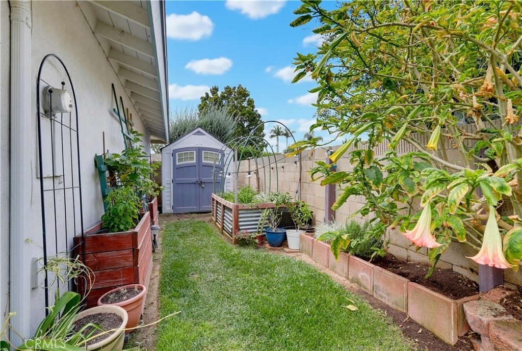 1537 Yellowstone - Photo 27