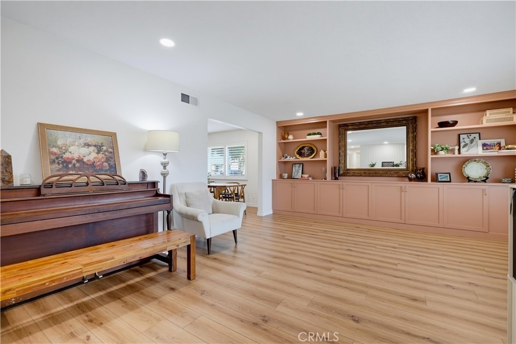 1537 Yellowstone - Photo 3