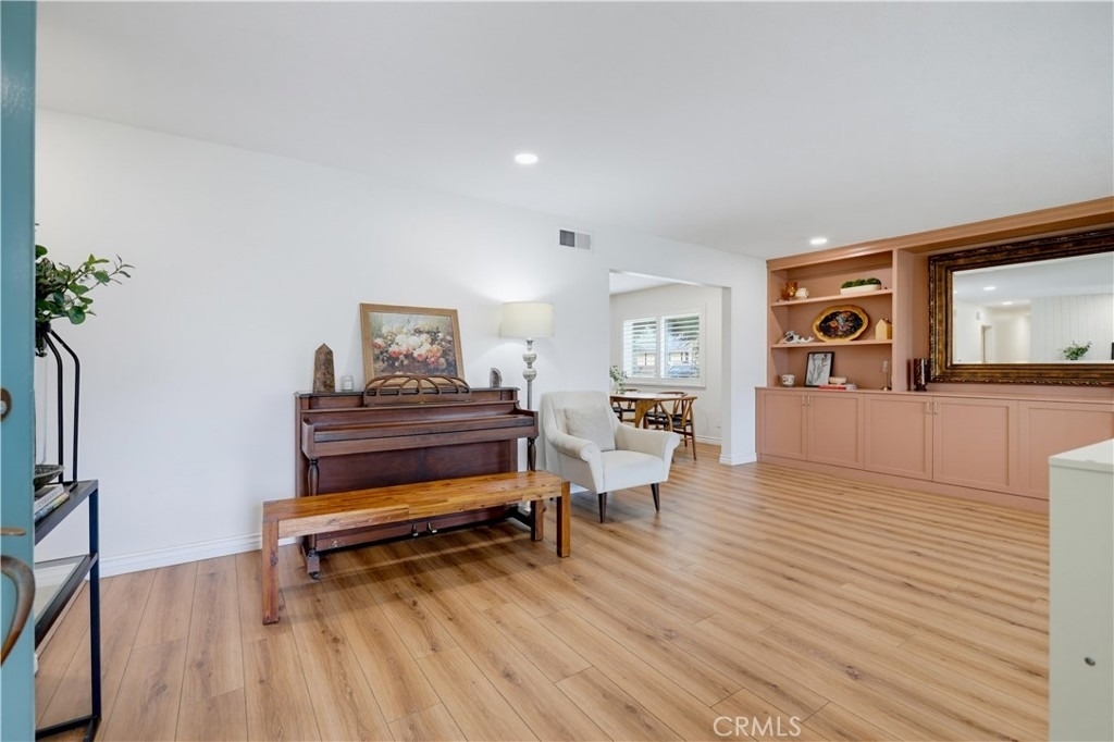 1537 Yellowstone - Photo 2