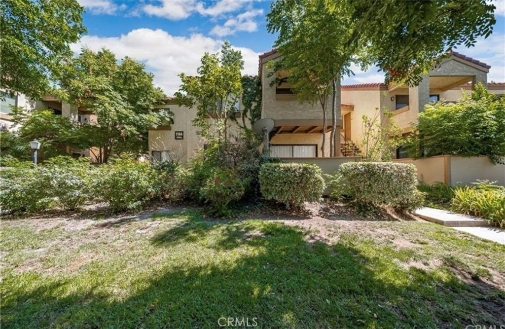 1144 W Blaine Street - Photo 0