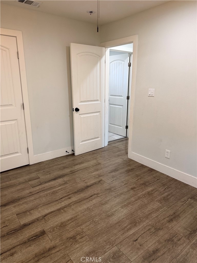 1554 W 7th St - Photo 8
