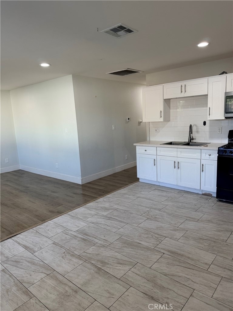 1554 W 7th St - Photo 2