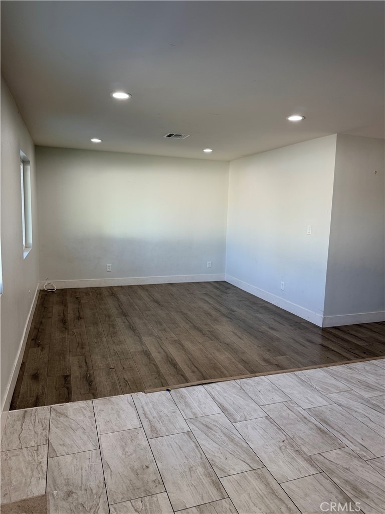 1554 W 7th St - Photo 4