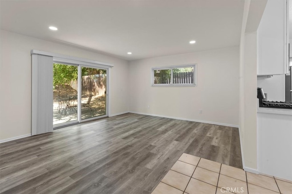 529 W Blaine Street - Photo 2