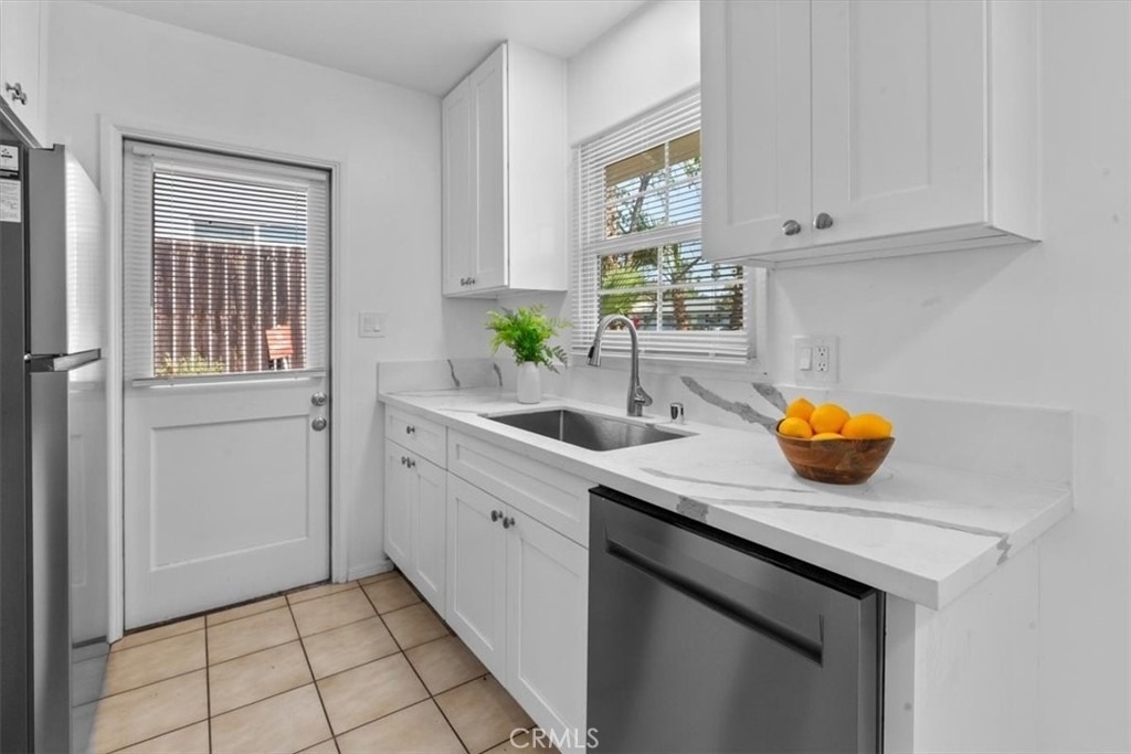 529 W Blaine Street - Photo 8
